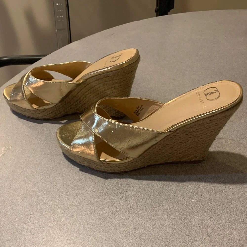 Kelsi Dagger Gold Wedge Platform Slide Sandals sz 8.5